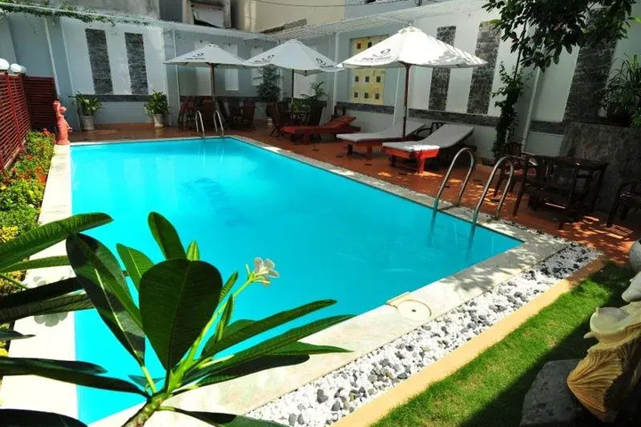 Pool 12 of 15