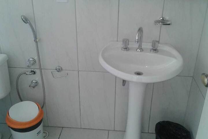 Room 4 of 8
