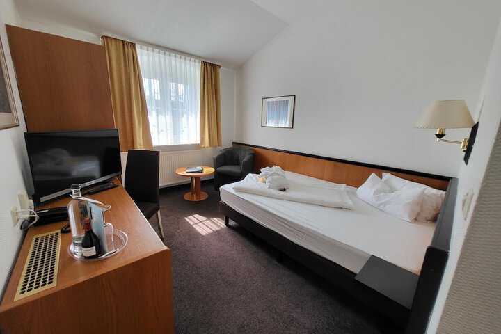 Room 12 of 73