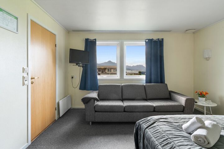 Room 2 of 101