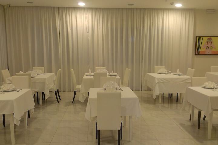 Dining 78 of 108