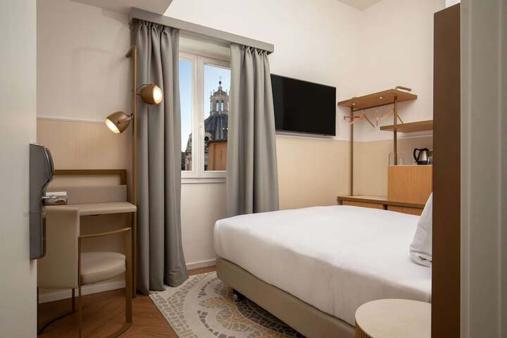 Room 48 of 86