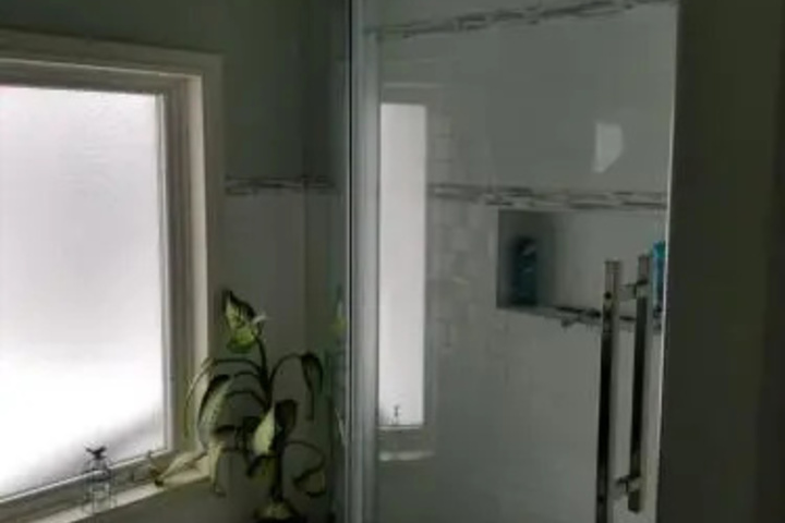 Room 8 of 16