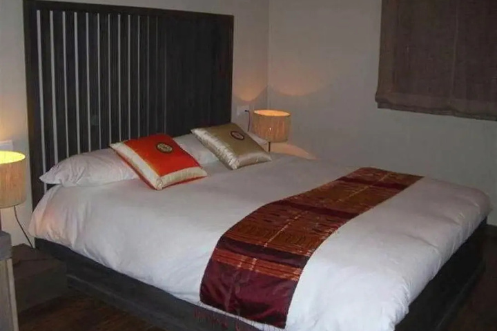 Room 4 of 13