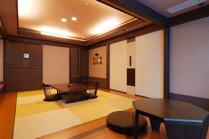 Room 15 of 247