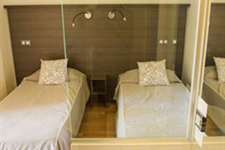 Room 49 of 96