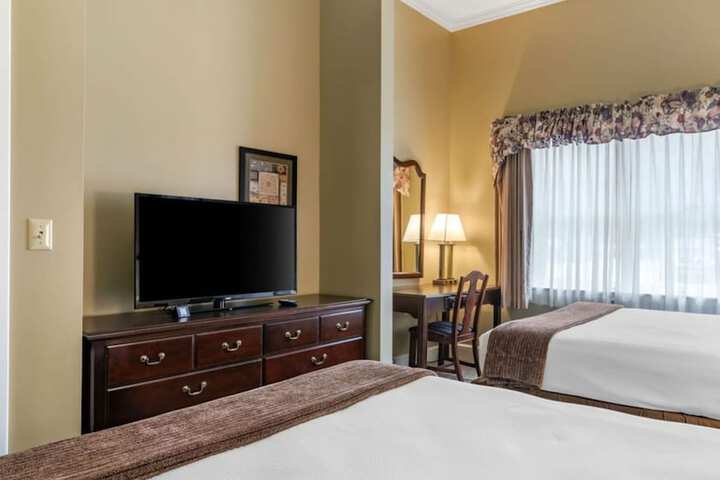 2 Queen Beds Golf Course View (23 of 25)