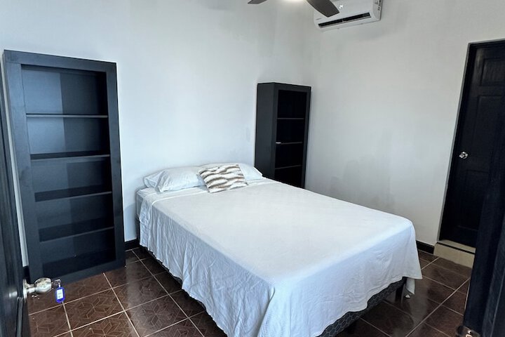 Room 6 of 10