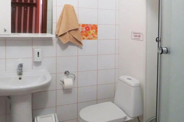 Room 10 of 13