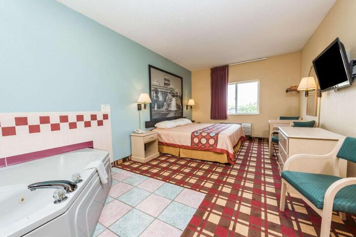1 King Bed Efficiency (6 of 11)