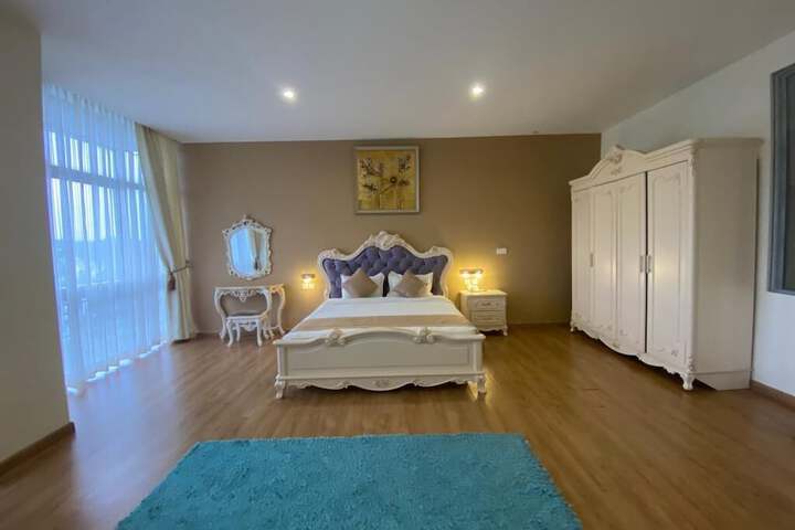 Room 29 of 76