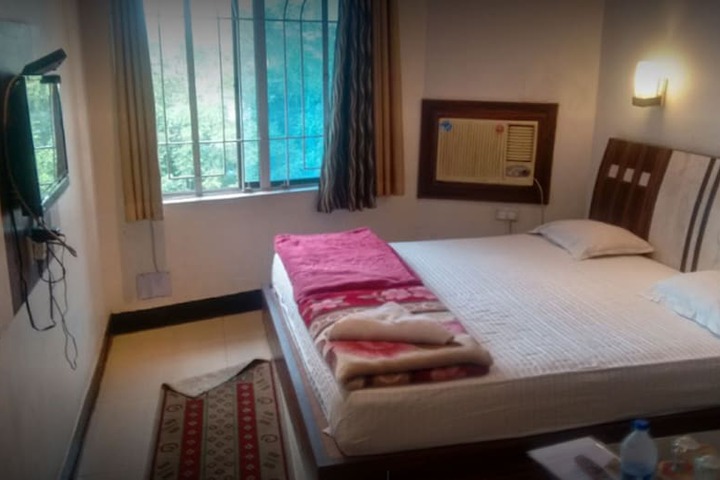 Room 11 of 36