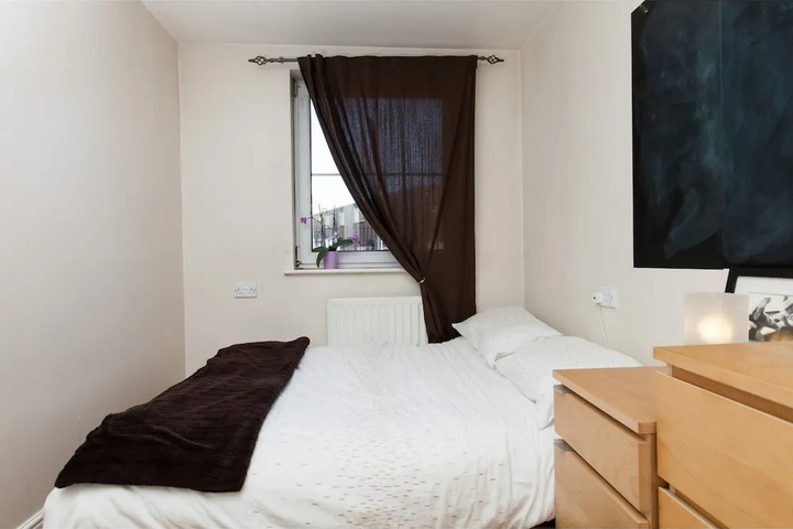 Room 9 of 16