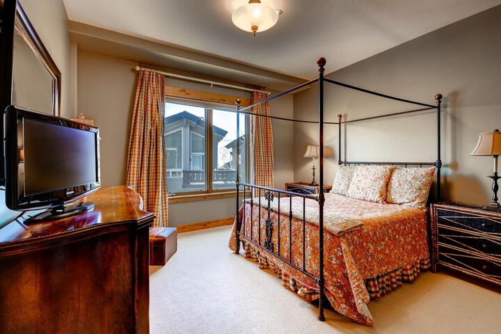 Room 85 of 147