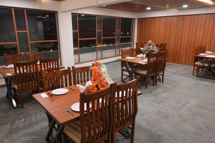 Dining 75 of 91