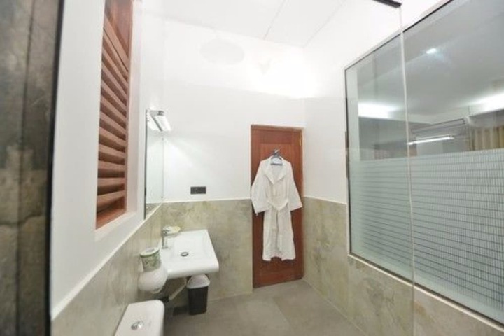 Room 13 of 36