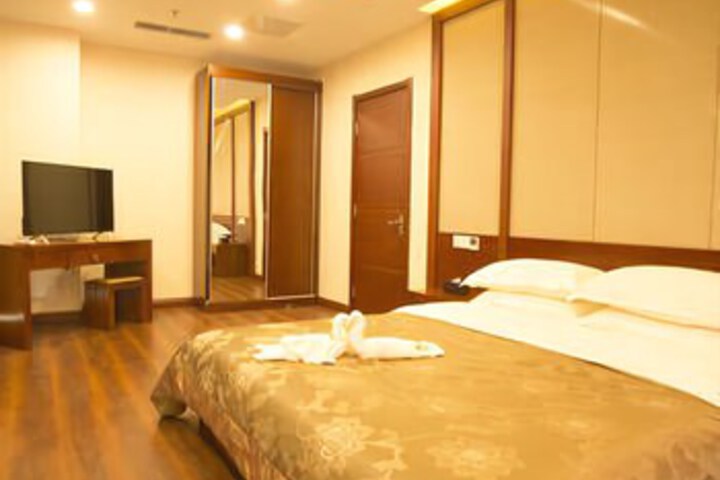 Room 3 of 6