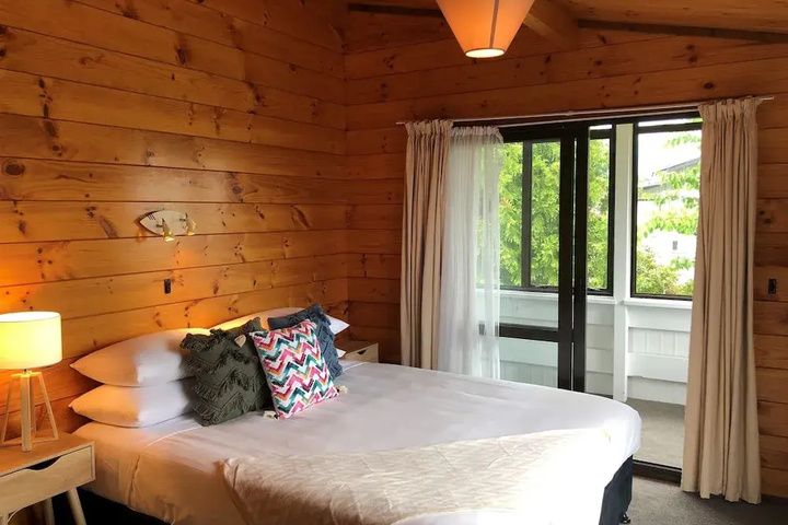 Room 3 of 12