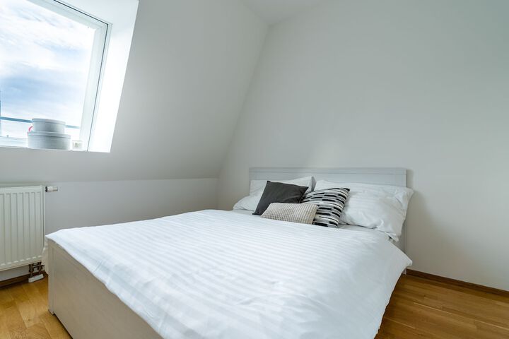 Room 4 of 195