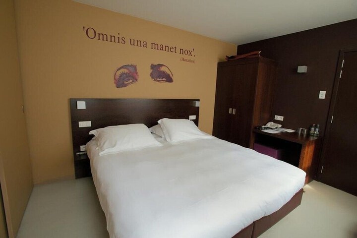 Room 16 of 61