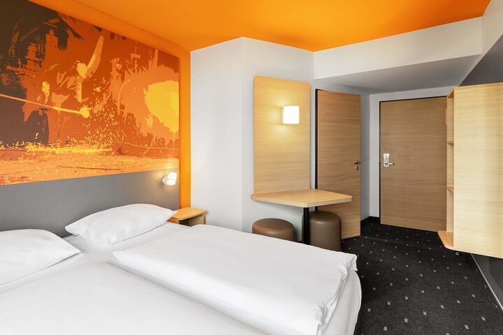 Room 3 of 28