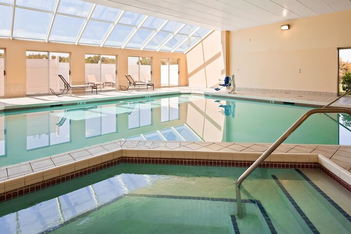 Indoor spa tub