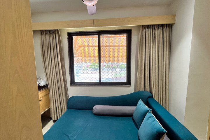 Room 49 of 136