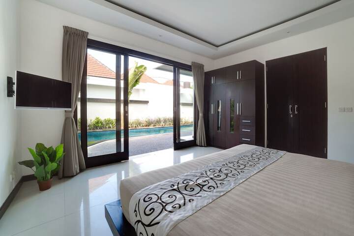 Room 4 of 63