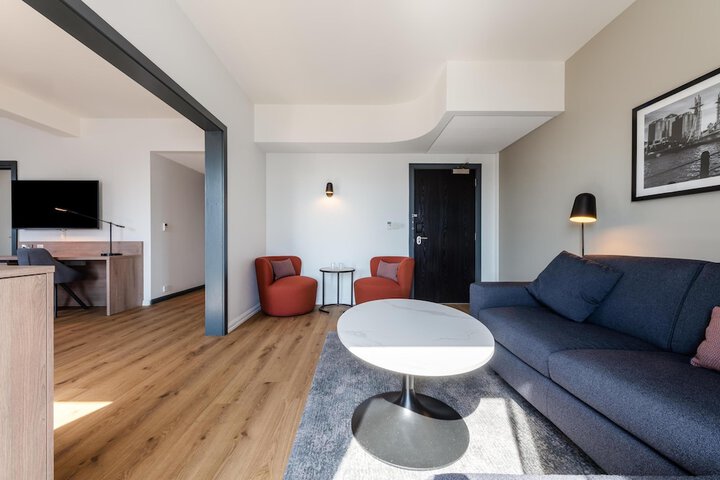 Room 32 of 108