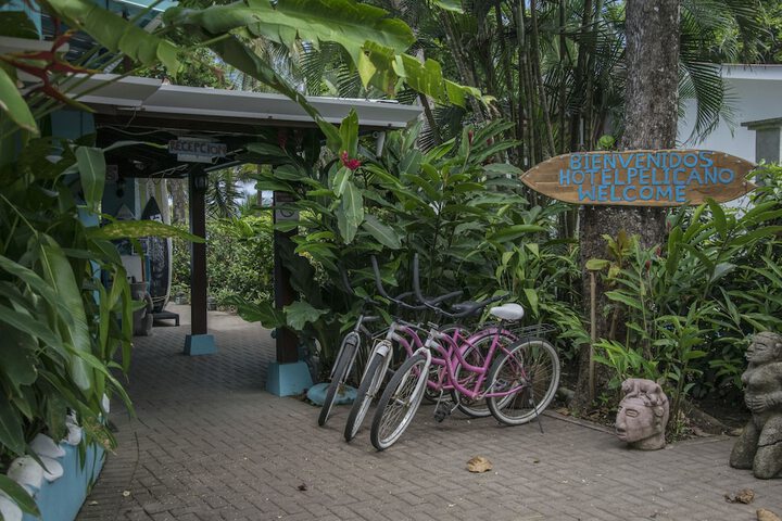 Pelican Beachfront Hotel in Parrita