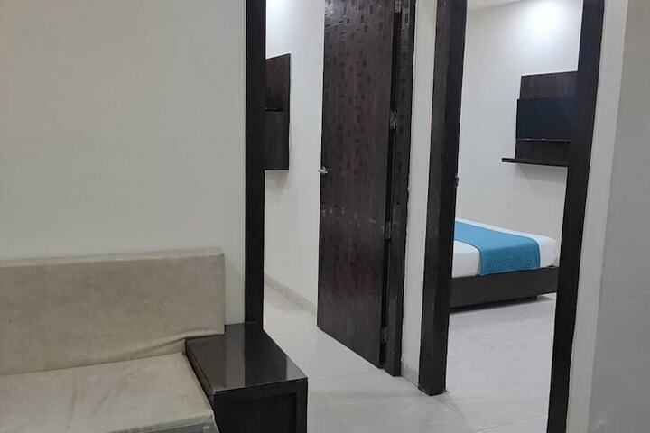 Room 8 of 32