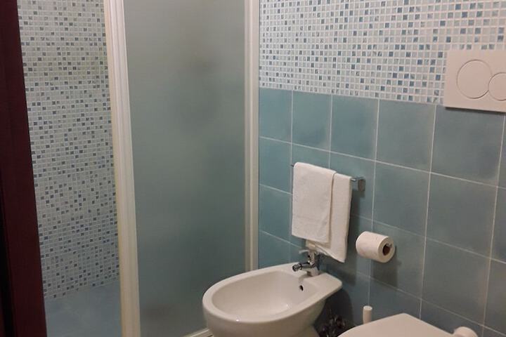 Room 2 of 38