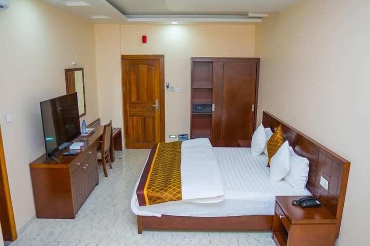Room 13 of 24