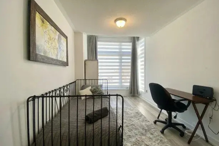 Room 5 of 12