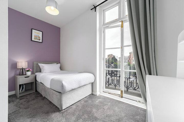 Room 9 of 32