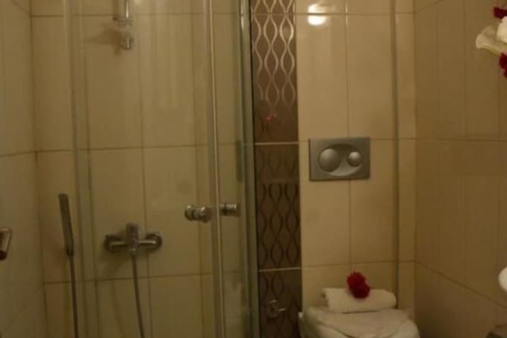 Room 11 of 22