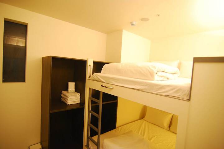 Room 6 of 44