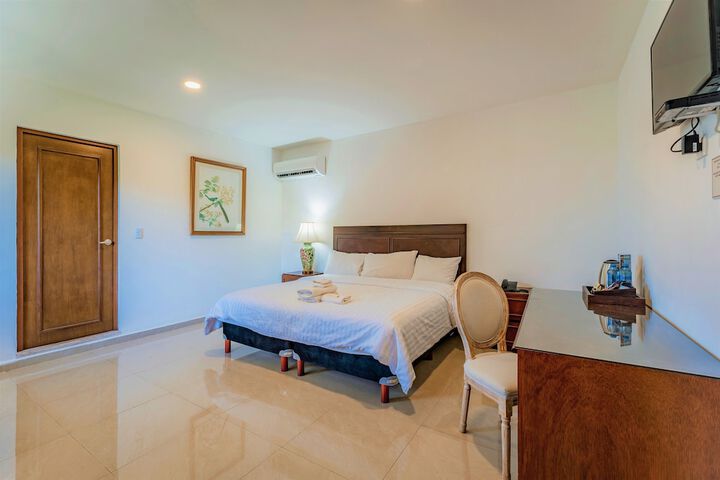 Room 32 of 80