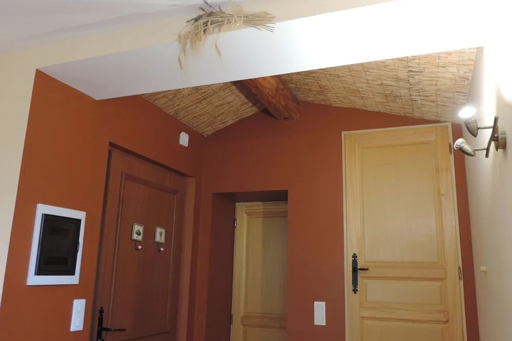 Room 8 of 16