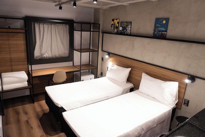 Room 40 of 122