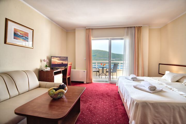 Room 4 of 34