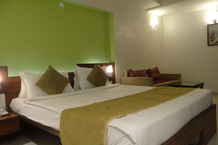 Room 9 of 20