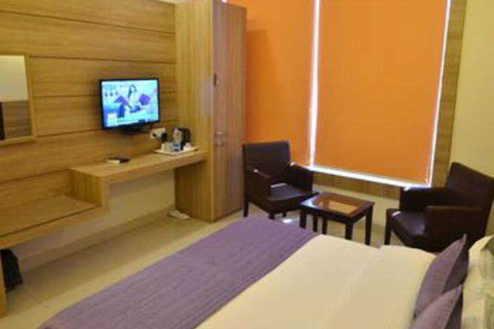 Room 6 of 17