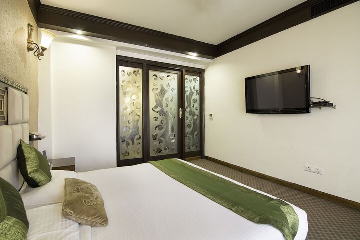 Room 12 of 31