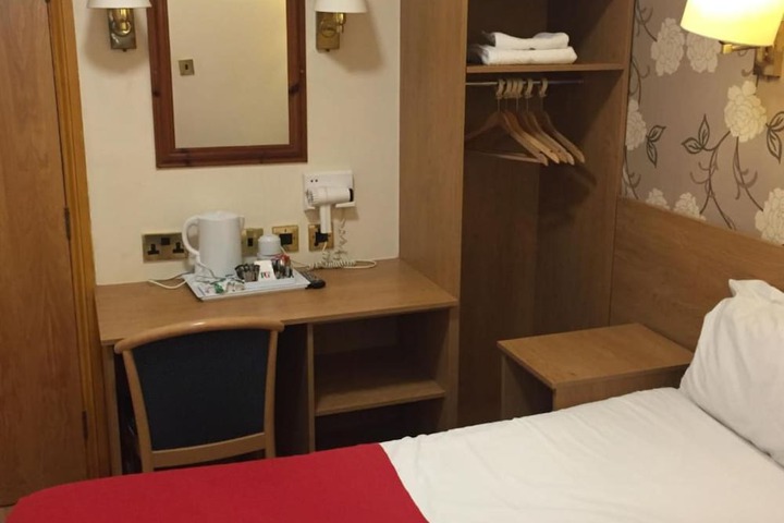 Room 18 of 40