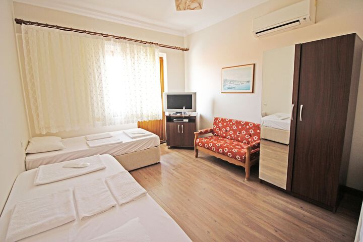 Room 10 of 35