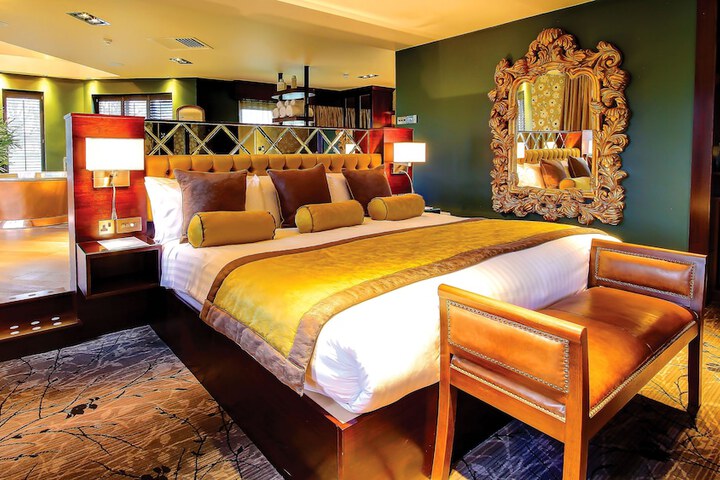 Room 45 of 142