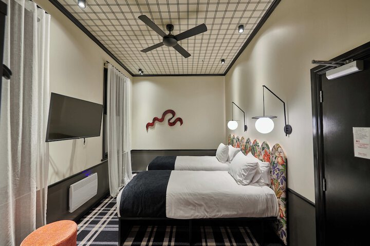 Room 16 of 44
