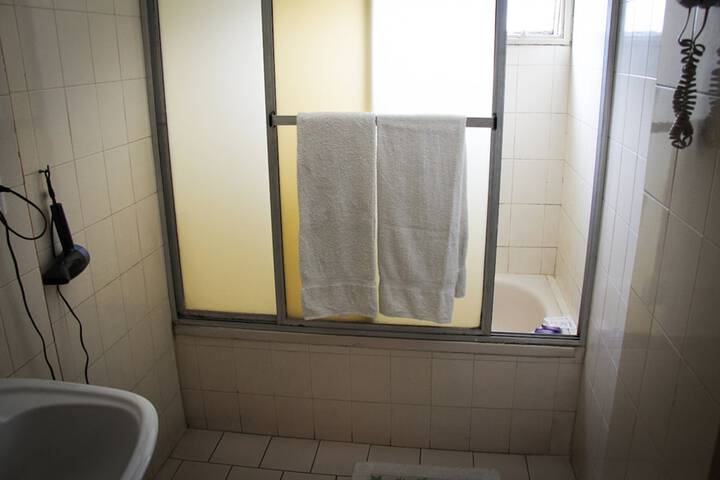 Room 33 of 40