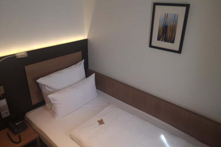 Room 26 of 70